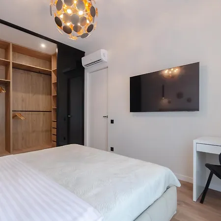 Apartment Petrovdom 2-5 New In Rc Novopecherski Lypky, 19b Andrii Verkhogliad Street